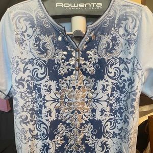 EUC CJ Banks short sleeve foil pattern Henley